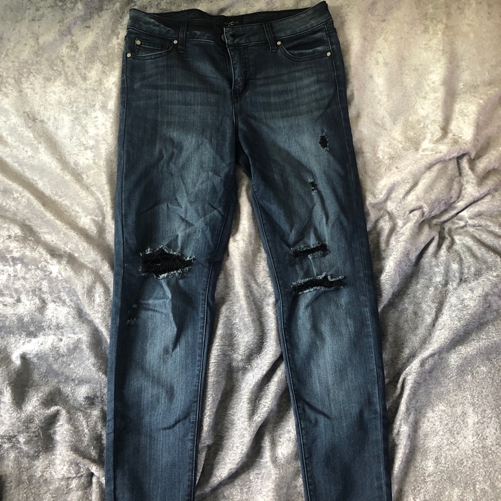 Ripped skinny jeans, super stretchy.